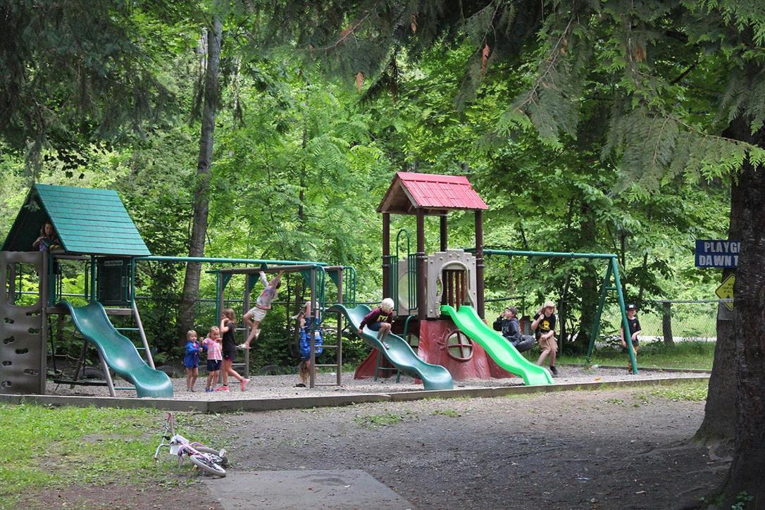 Revelstoke Rv & Cabin Resort 외부 사진